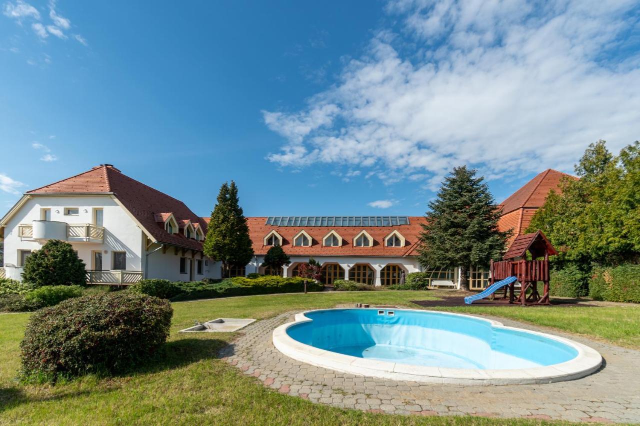 Global Apartmanhaz Вонярцвашгедь Екстер'єр фото