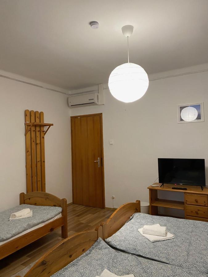 Global Apartmanhaz Вонярцвашгедь Екстер'єр фото