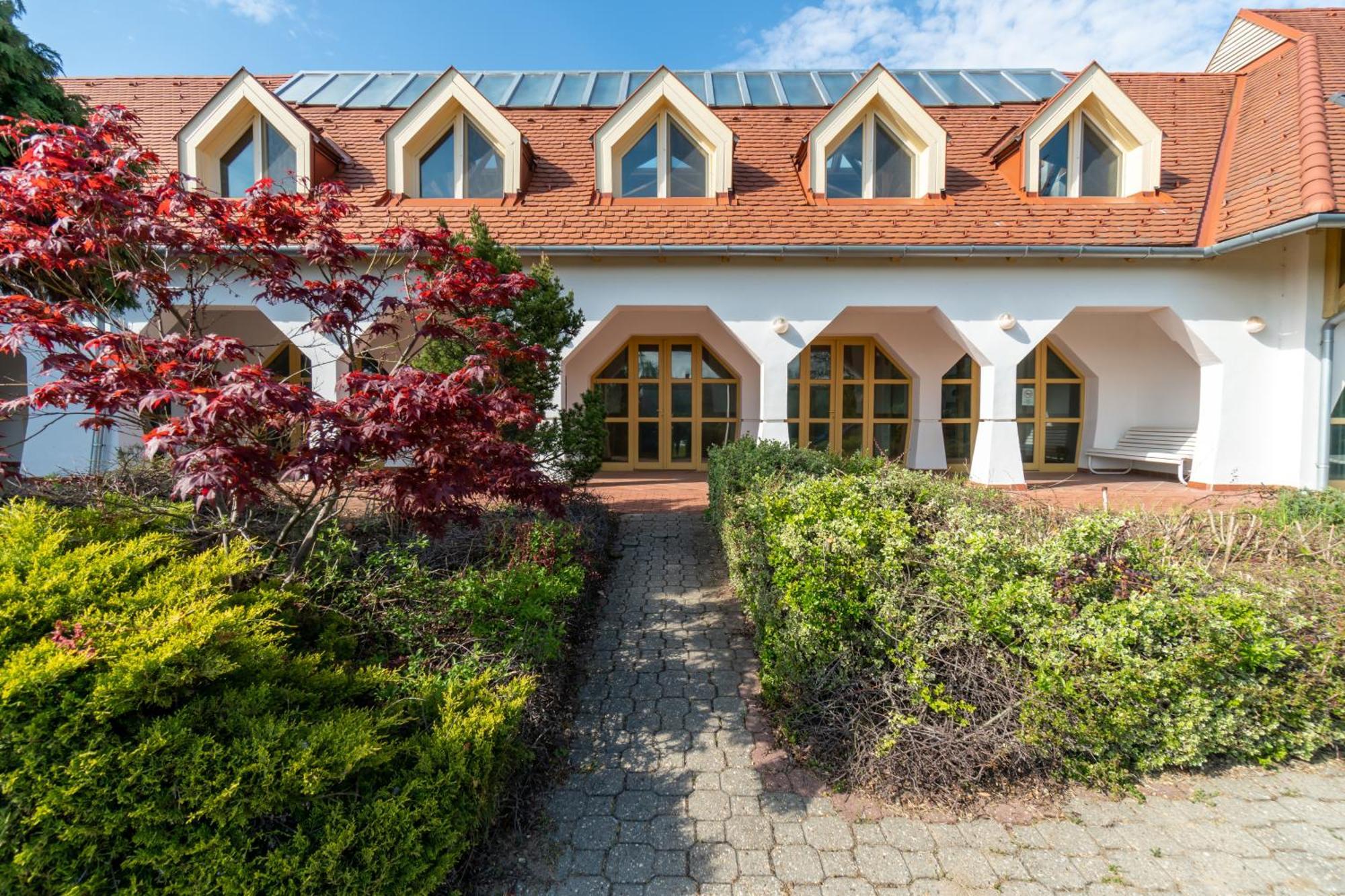 Global Apartmanhaz Вонярцвашгедь Екстер'єр фото